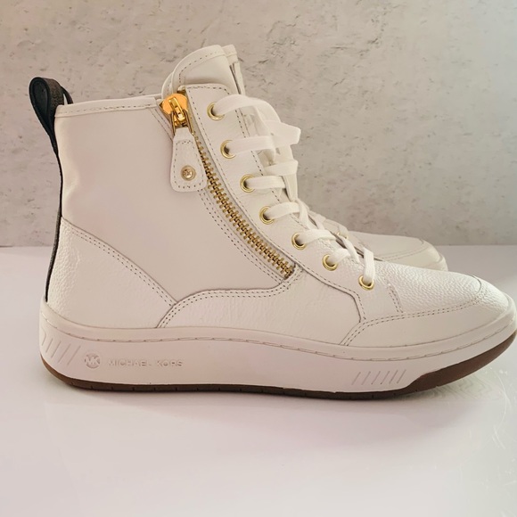 MICHAEL MICHAEL KORS
Shea Logo and Leather High Top Sneaker - Picture 3 of 4